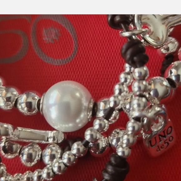 Uno de 50 Bracelet • En tu casa o en la Mia • Silver with Pearls - Picture 10 of 16